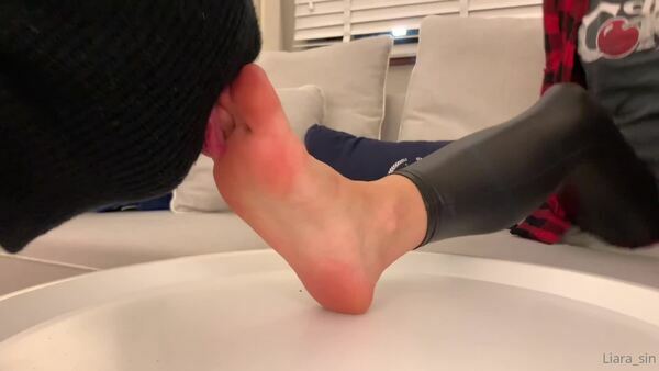Mistress Liara Sin – Are You Dreaming Of Massagging My Feet And Being Ignored – Foot Domination