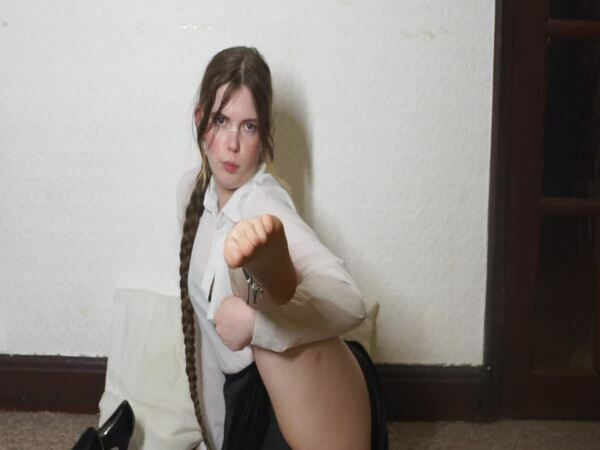 LongHairLuna – TABOO – Daughter Punishes Bad Mom – Foot Worship