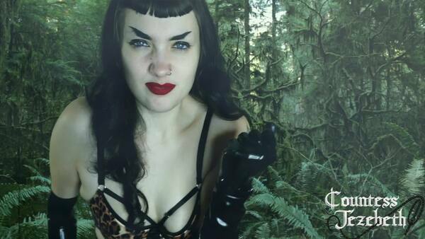 Countess Jezebeth starring in video ‘Apex Predator’
