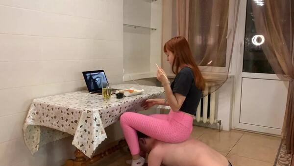 Petite Princess FemDom – Kira Has Dinner In The Kitchen Using Her Boyfriend as Human-Furniture and a Chair-Slave – Ignore Femdo