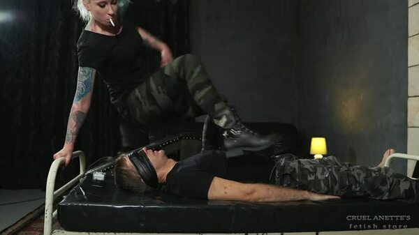 Cruel Anettes Fetish Store – Sitting on his face in camo pants. Starring Mistress Anette