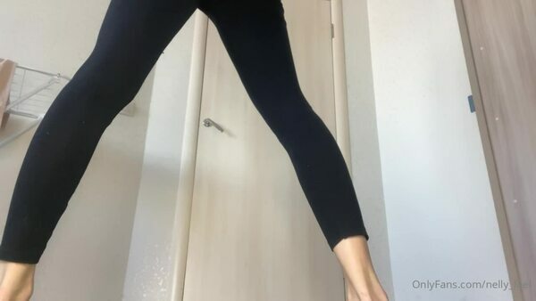 NELLY GIANTESS  — Tiny Man Can Watch My Morning Exercises